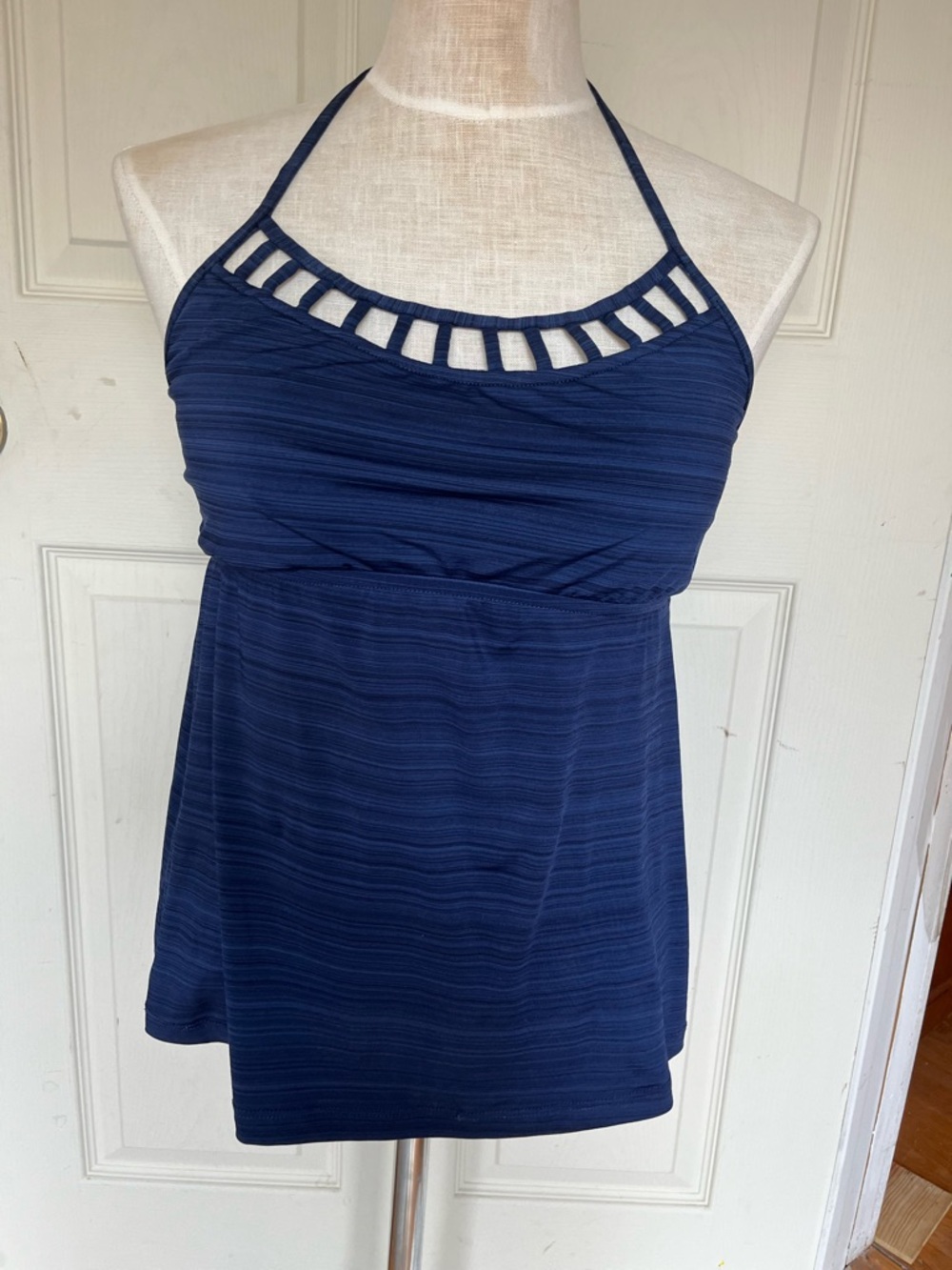 Mossimo tankini swim top size large dark blue removable pads side “bones”